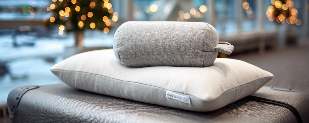 Compact vs Inflatable Travel Pillows: The Best Christmas Deals Canadian Travelers Can’t Miss